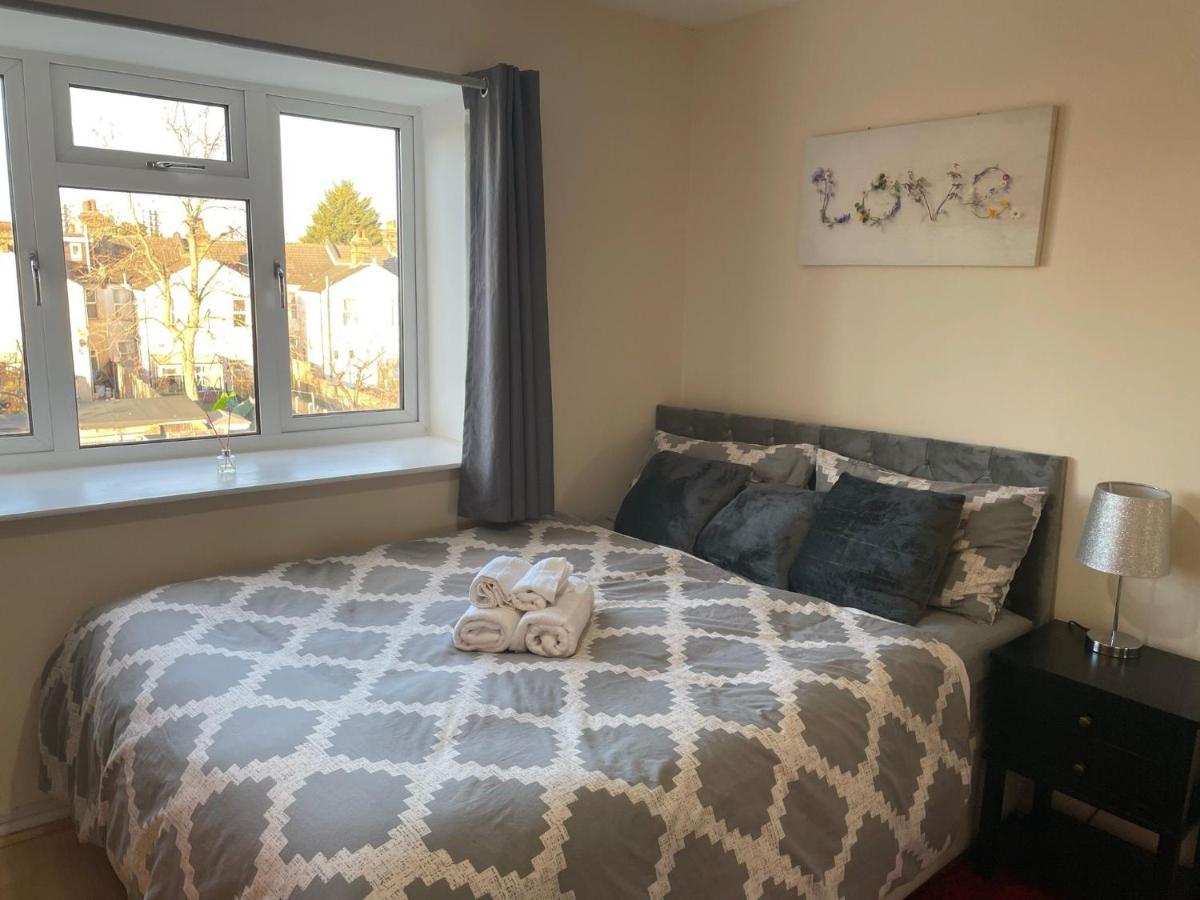 Nnk Air Bnb Enfield Extérieur photo