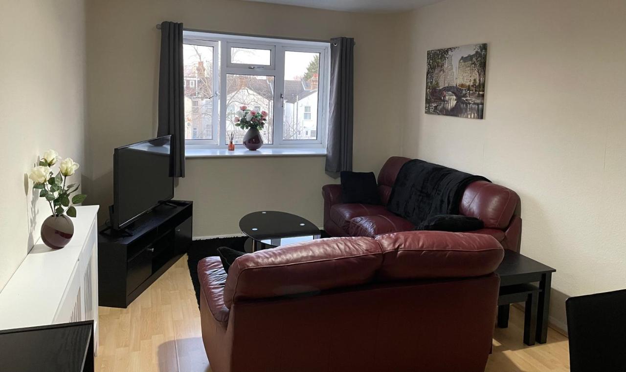 Nnk Air Bnb Enfield Extérieur photo